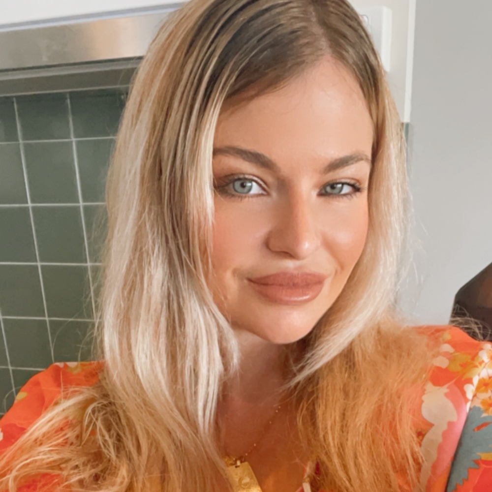 Meet your Posher, Maxine